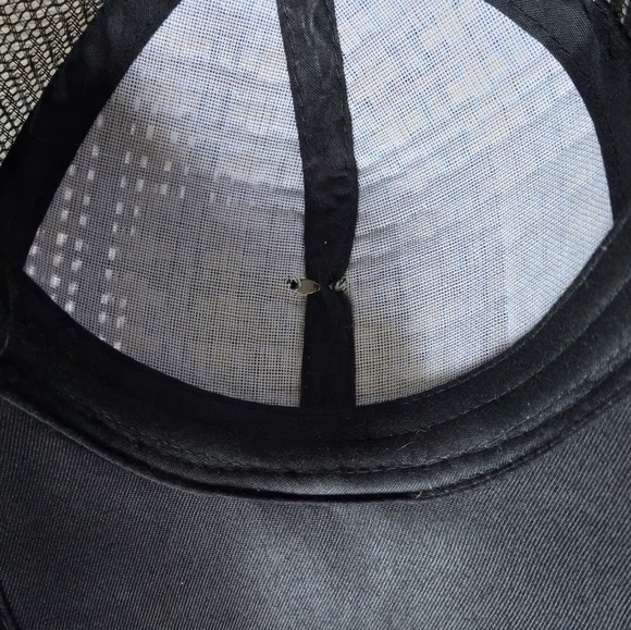 Gorra Black Mesh Straw Trucker Hat Silver Tone Horse Buckle Embroidered Brim - Picture 5 of 10